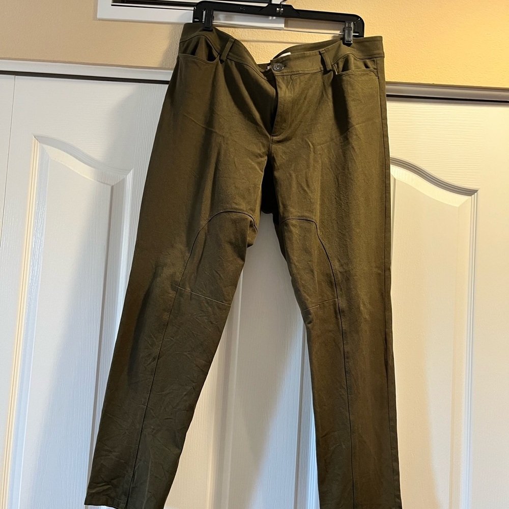 Banana Republic green skinny pants
Size 16